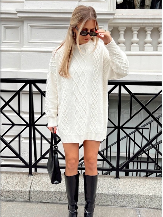 Show Me Your MuMu Sweaters - Women’s SHOW ME YOUR MUMU Canyon tunic sweater- cream fuzzy knit. Size medium